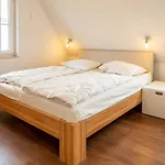 別荘 Mit Garten Und Whirlpool By Interhome *