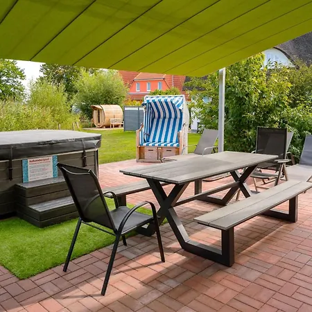 Mit Garten Und Whirlpool By Interhome 別荘 *